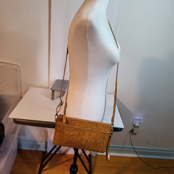 DANIER LEATHER CROCK PATTERN CLUTCH-Tan colour - Picture 4 of 7